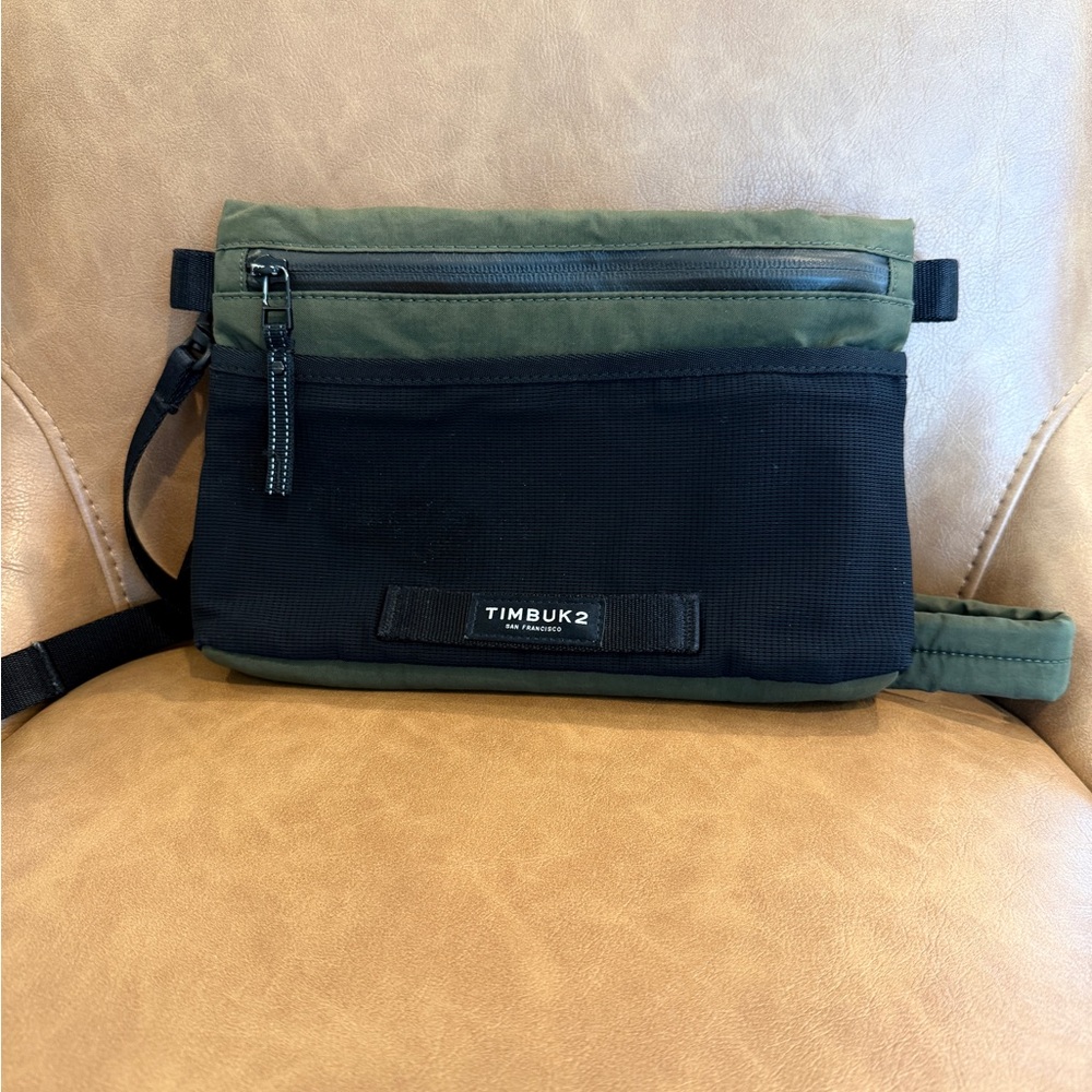 Timbuk2 Green and Black Mesh Small Messenger Crossbody Travel Bag